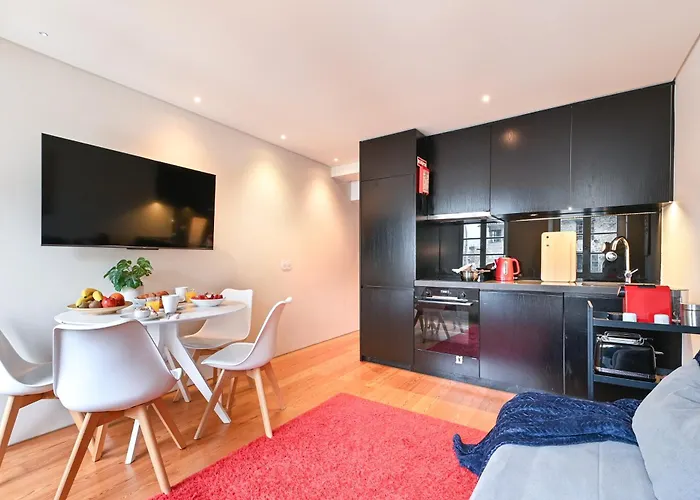 Abrigo Muralha By Sé *